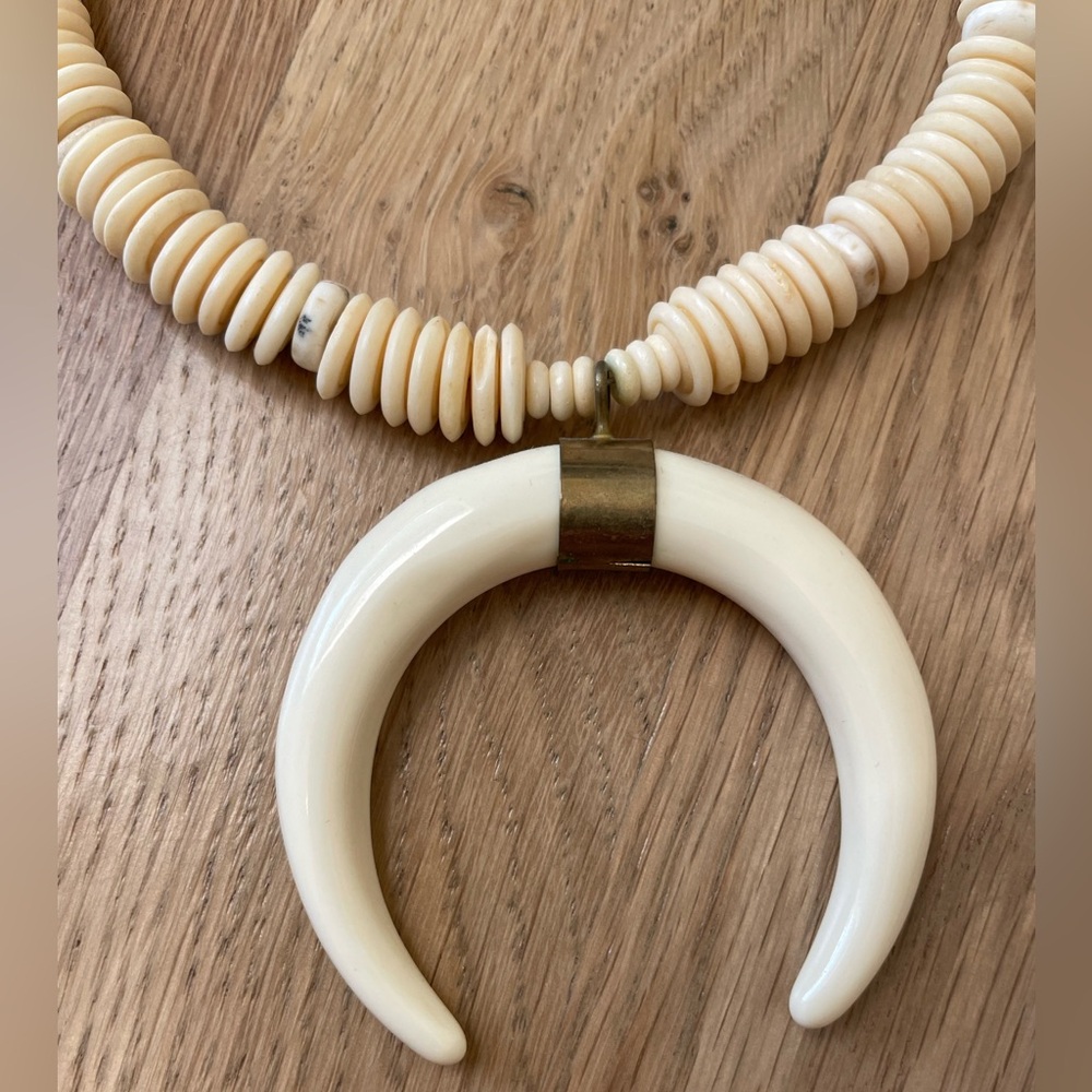 Puka Shell Bead Necklace with Horn Charm - Picture 4 of 4